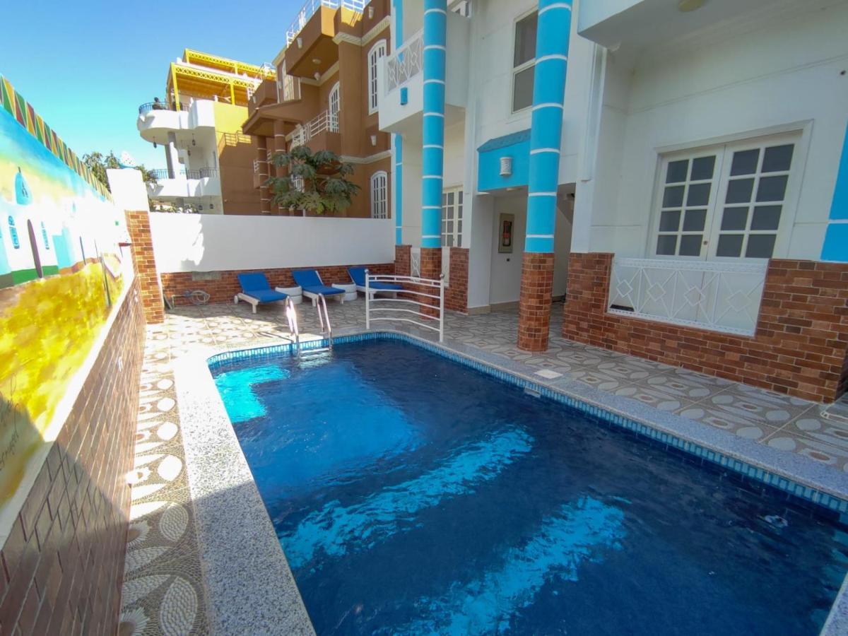 Holiday home Sunshine House